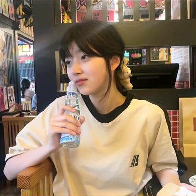 女孩舞步